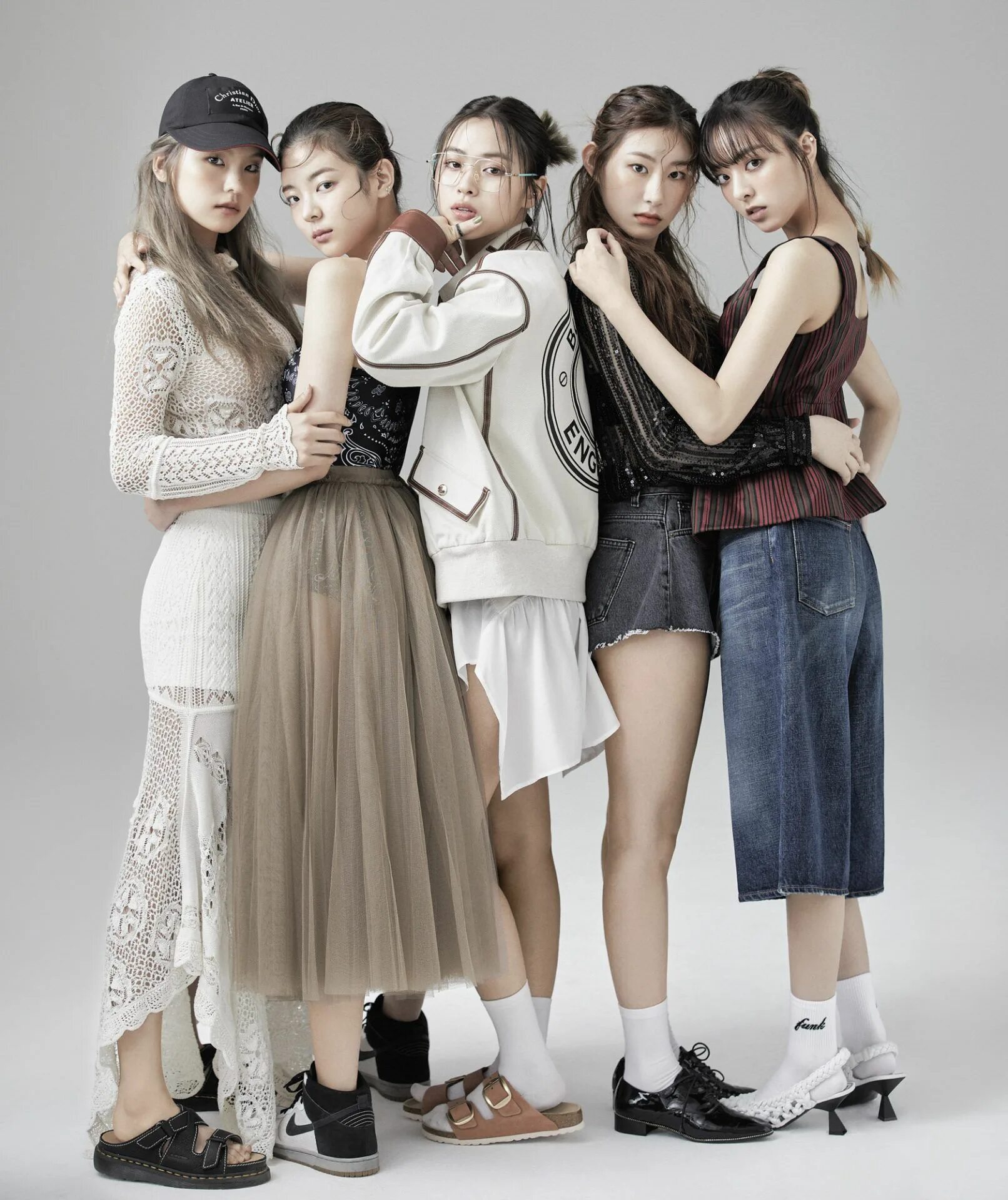 Itzy дебют. Kpop группа itzy. группа itzy 2025. группа itzy участницы 2025. группа itzy рюджин 2025.