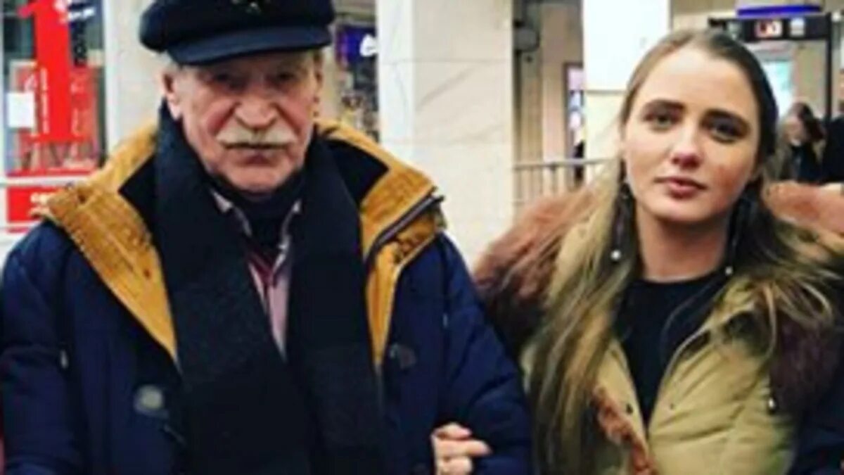 Жена краско старшего. Иван краско с женой. юлия свекровска-краско. 2 жена краско молодая. андрей краско дети.