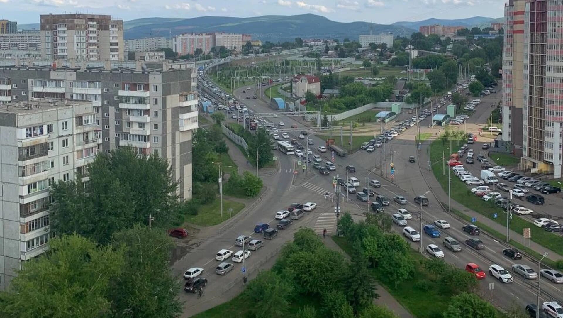 Ночной клуб красноярск татышев баскетбол. 11 августа красноярск. Красноярск август 2004. Оранжевый мяч. Марсианское озеро в крыму бахчисарай.