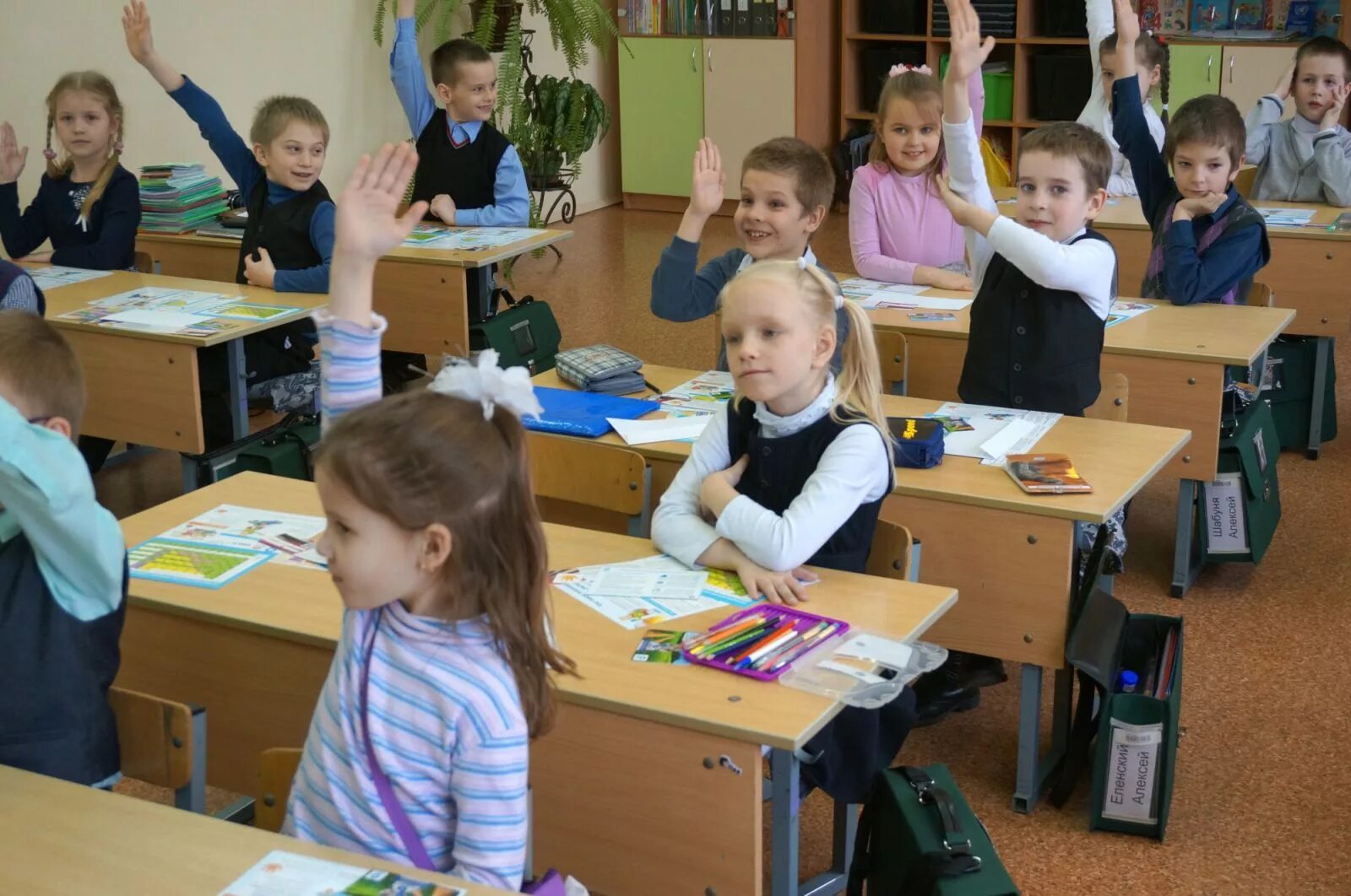 Урок в начальной школе. Урок виначальной школе. Урок младшие классы. Дети на занятиях в школе. Открытые уроки 1 4 классы