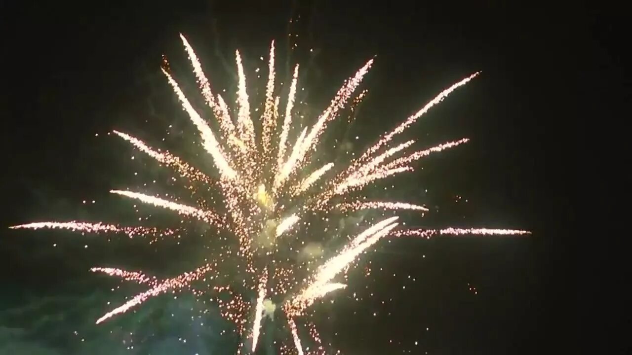 Залп фейерверка видео