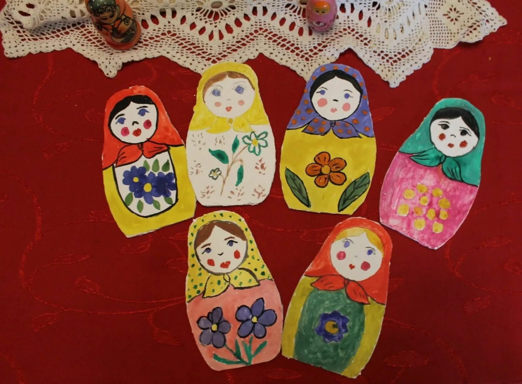 укрась матрешку в средней группе. аппликация в средней группе на тему матрешка. аппликация матрешка в младшей группе. матрешка трафарет. аппликация матрешка в младшей группе.
