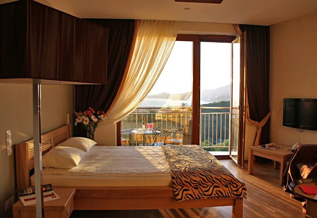 Superior balcony