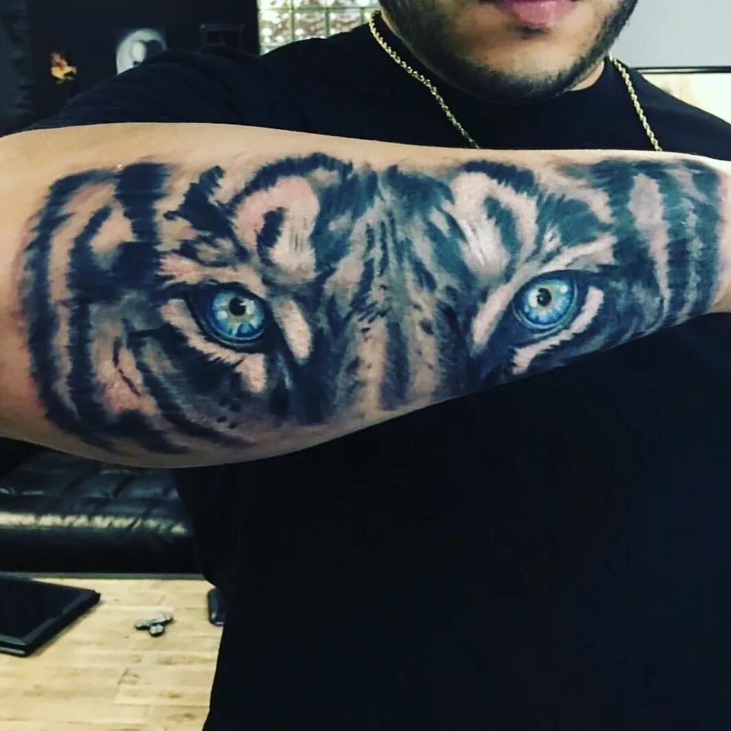 тату тигр. тату глаза тигра. тату тигр на руке. тату глаза тигра. тату тигр глаза.