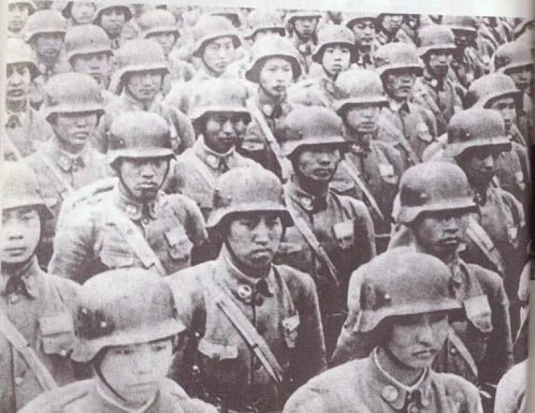 Как называют китайцы немцы итальянцы французы. Китайская армия Гоминьдана. Солдаты Гоминьдана. Каска Гоминьдана. Армия Гоминьдана 1940.