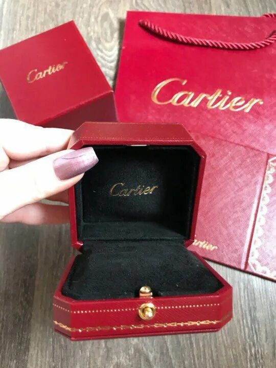 Картье cartier шкатулка. Оригинальная коробка cartier. Коробка картье для колец оригинал. Cartier коробка. Пакет картье.