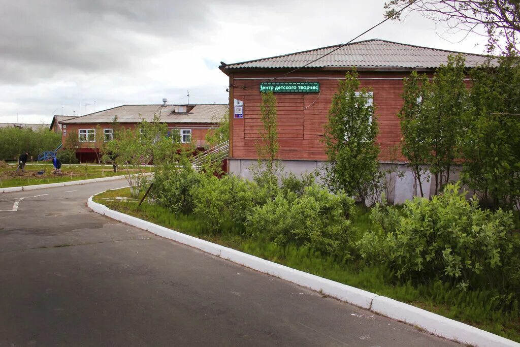 лабытнанги город. тц глобус лабытнанги. октябрьский лабытнанги фото. октябрьский г. торговые центры в лабытнанги.