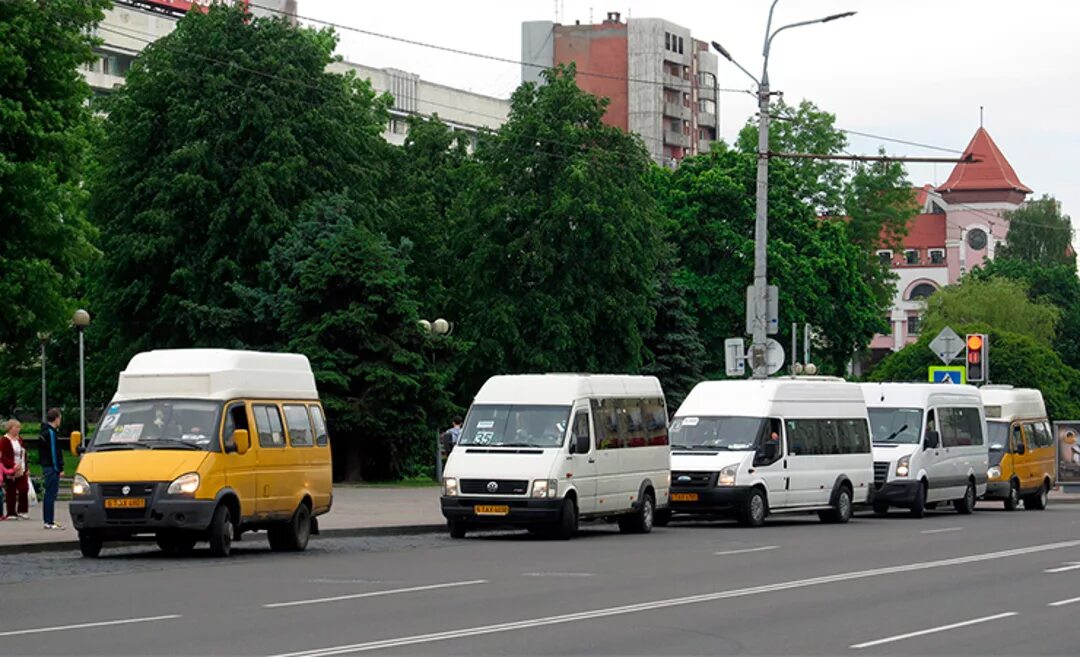 Маршрутное такси 18. Маршрутное такси. Автобус "маршрутное такси". Маршрутка в городе. Городской микроавтобус.