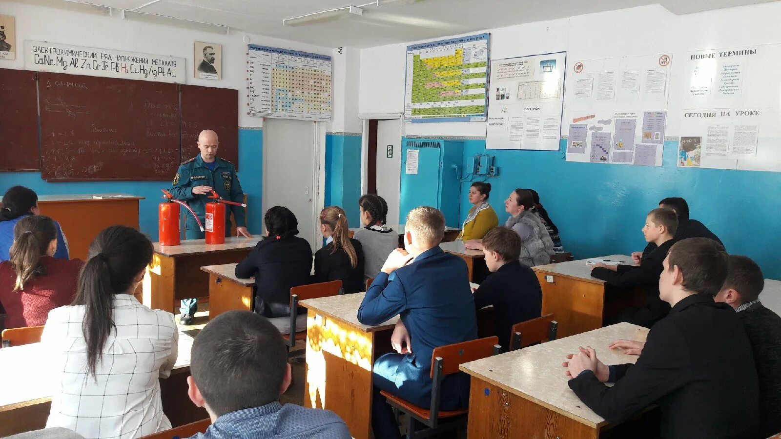 Профессиональное образование работников. Ливенский строительный техникум учителя. Техникум учебным. Доска учебная техникум. Колледж техникум.