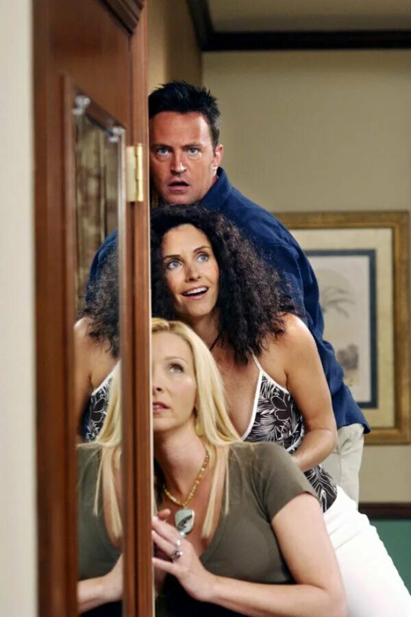 смешные телесериалы. друзья 1994-2004 рейчел. сериал друзья день благодарения. сериал друзья кадр. кадры из сериала друзья.