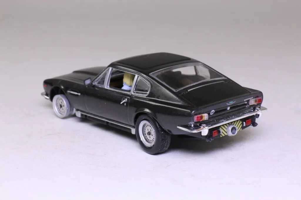 1:43 Aston Martin v8 Vantage Bond. 1 43 Aston Martin v8 Vantage "the Living Daylights". 1:43 Aston Martin v8 Vantage the Living Daylights Altaya. Модель кар 43