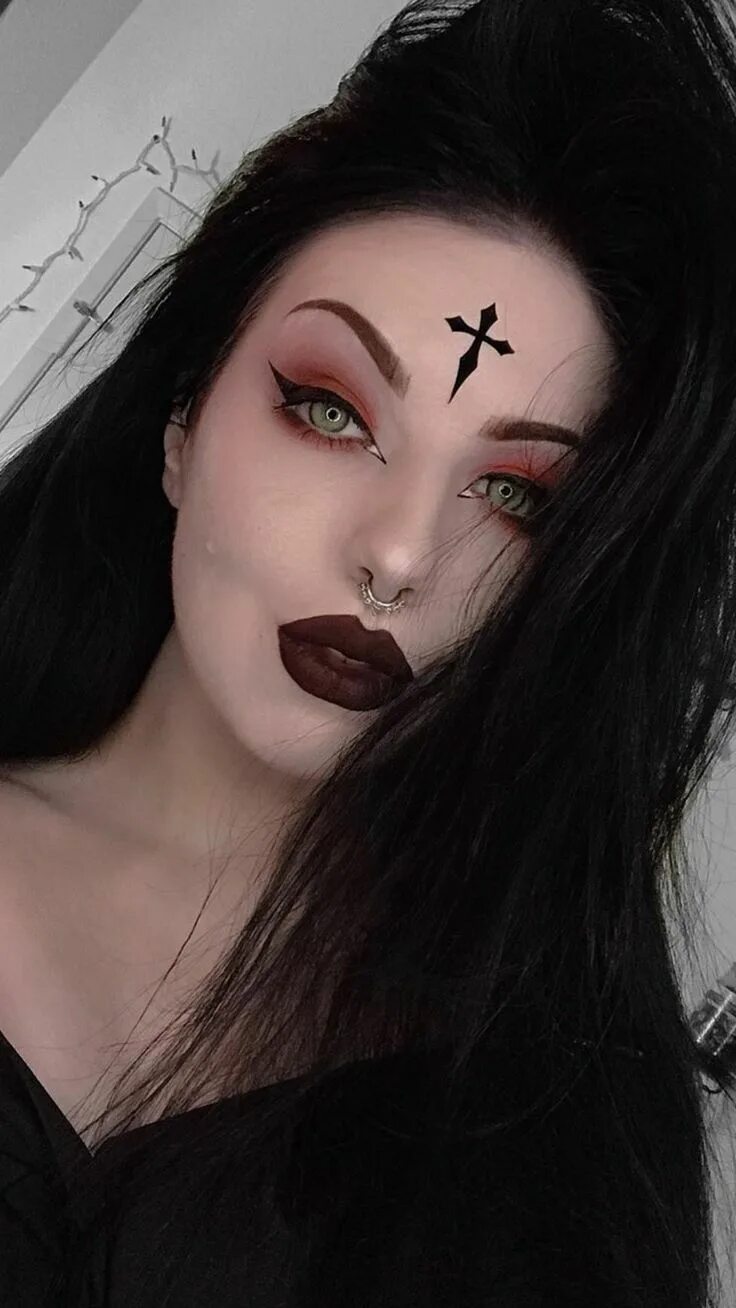 Ви гот. Kristiana_reina___ kristiana. Готический шик. Дарья гончарова готесса 2020. Прическа дракулы.