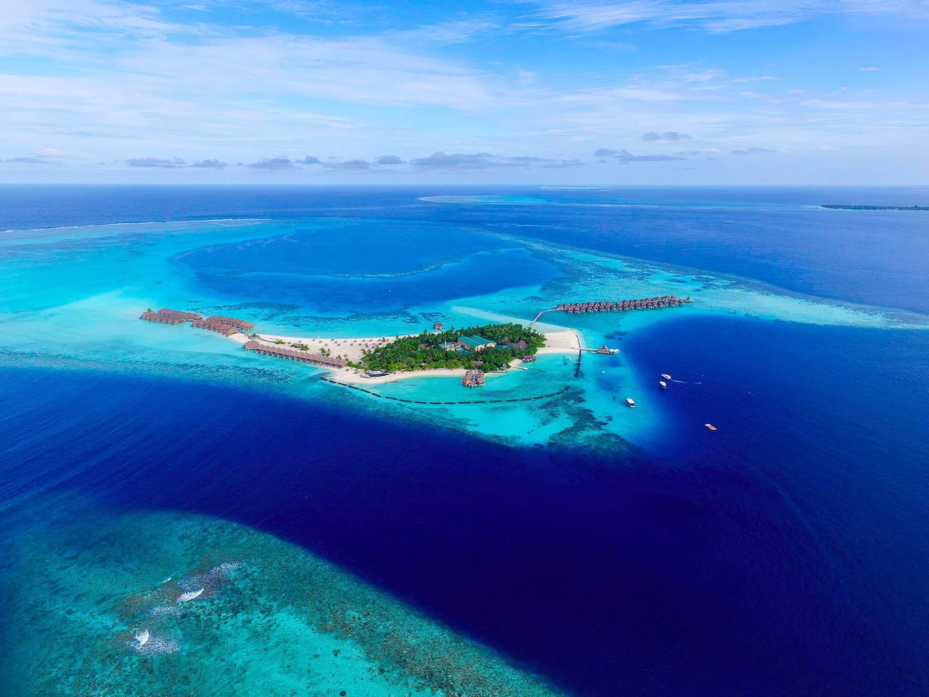 Мальдивы горит. Constance moofushi. мальдивы сверху. constance moofushi maldives map. остров халавели.