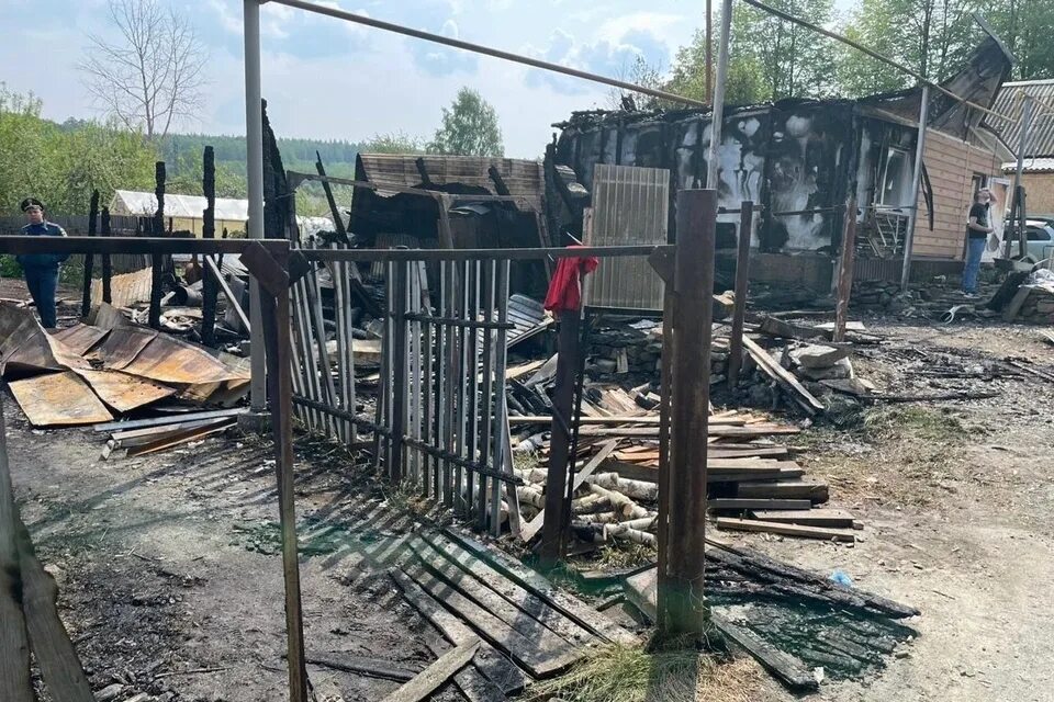 Поджог дом 2. Пожар фото. сгоревший дом. сгоревшая деревня.