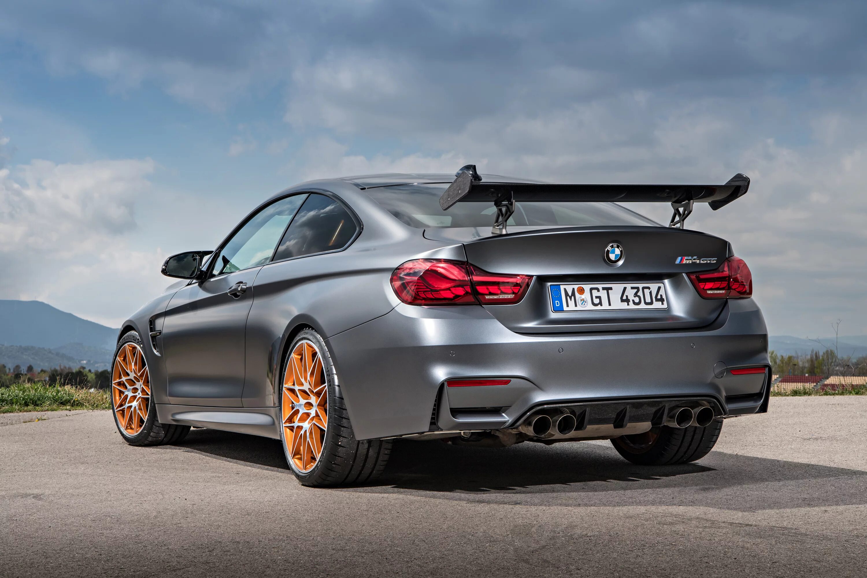 Bmw m4 2018 performance. 2016 bmw m4 gts. Бмв м4 белая. M4 sport. Bmw 4 спорт.