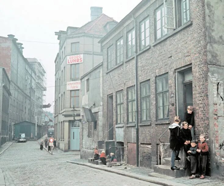 Жизнь в фрг. Жизнь в фрг. Жизнь в германии. Германия повседневная жизнь. Восточная германия 1960.