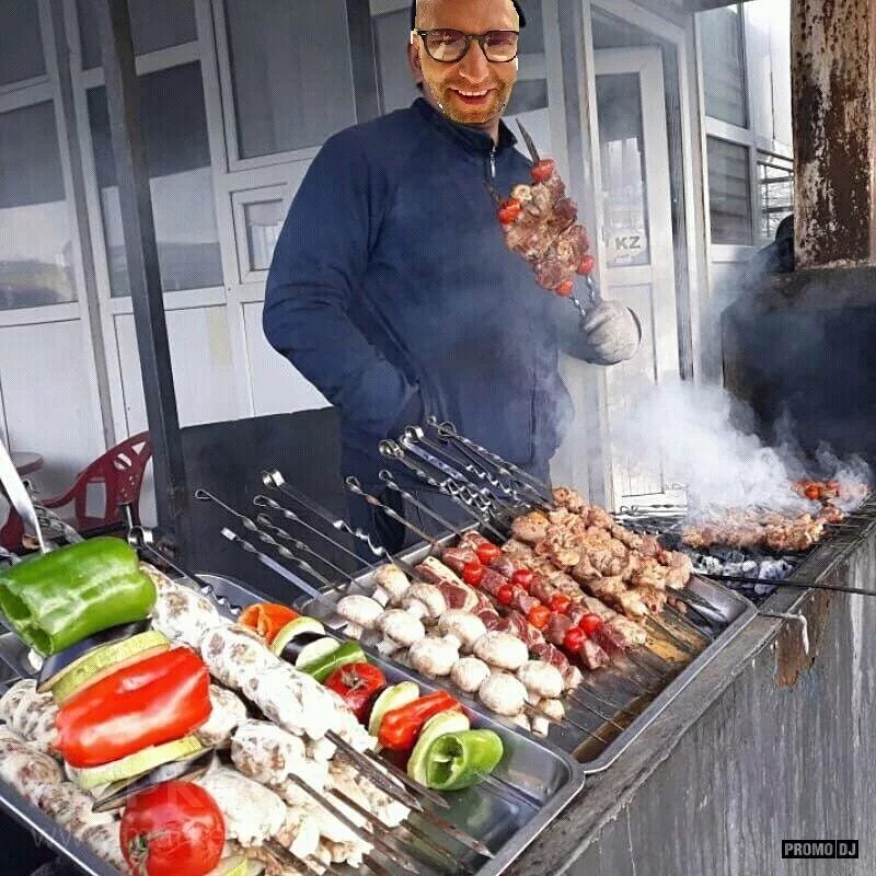 повар шашлычник. шашлык. шашлычник мангальщик. шашлычник. работа шашлычник.