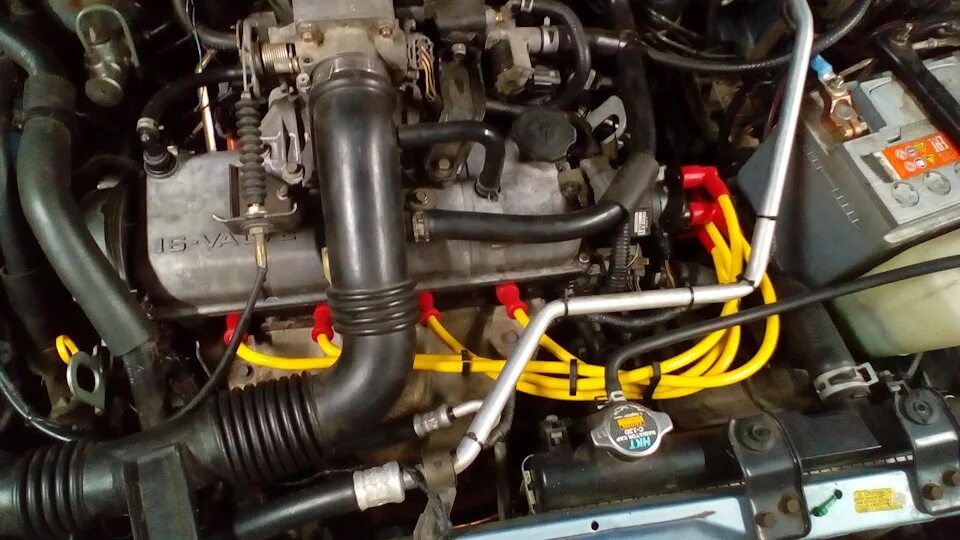 Двигатель dw3w 1.3. Провода зажигания свечные Mazda Demio 2002. Бронепровода Мазда Демио. Бронепровода Мазда Демио dw5w. Мазда Демио dw3w порядок зажигания.