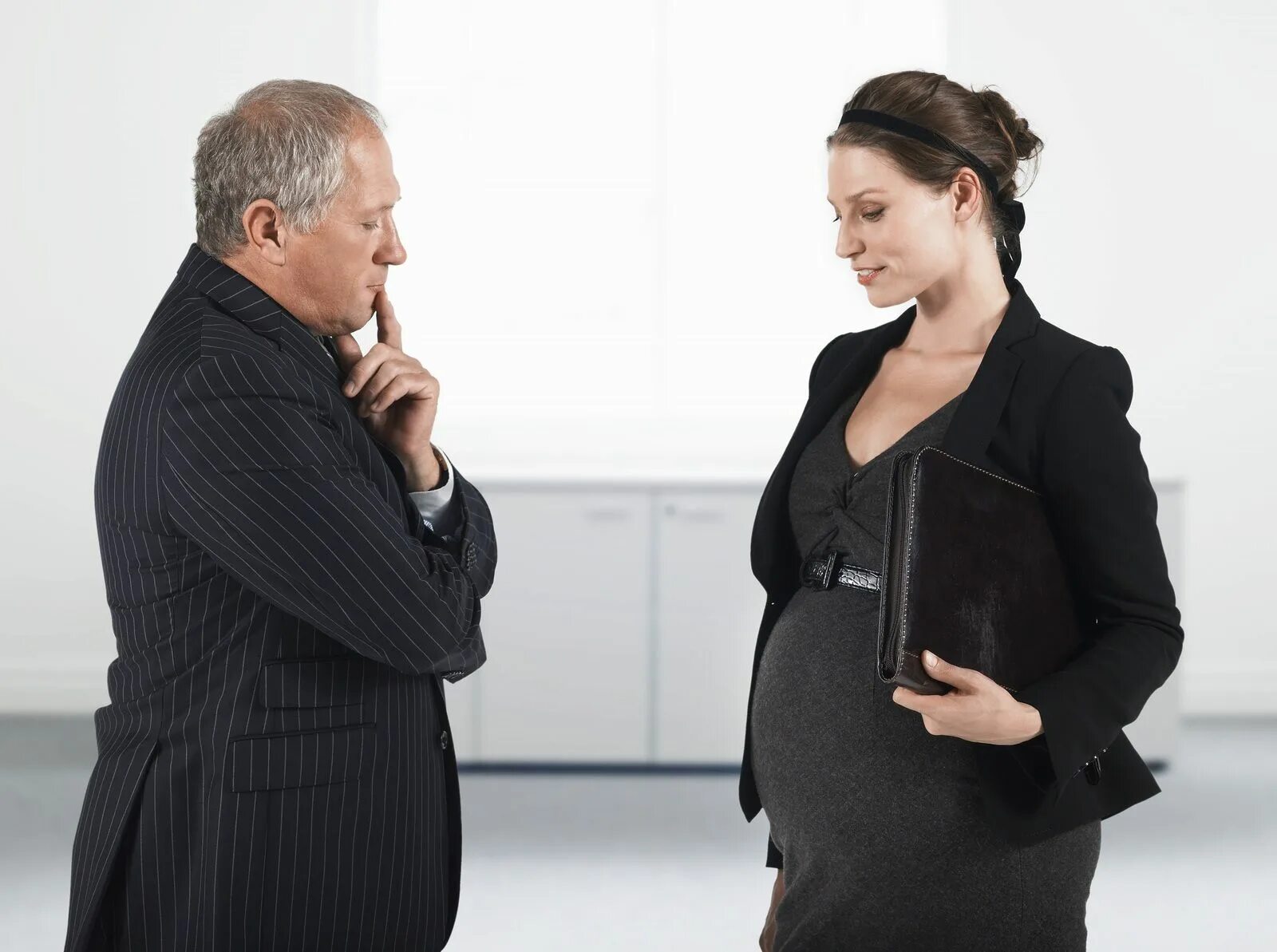 Увольнение беременной женщины. Беременные женщины в возрасте.