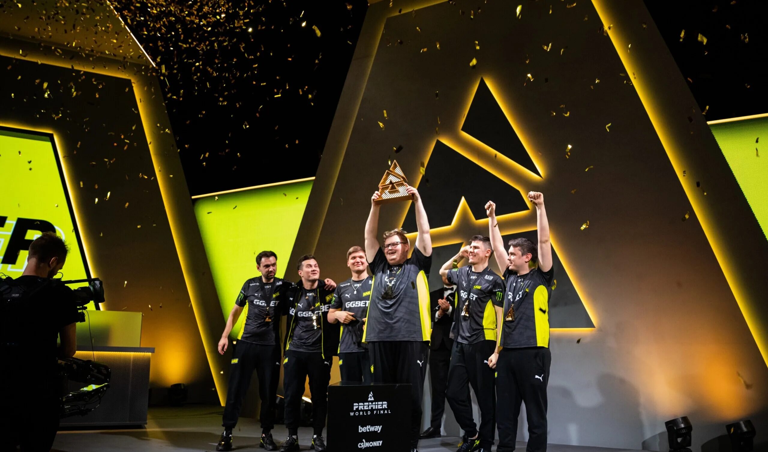 Какая команда победила в играх будущего. Navi cs go 2025. команда киберспортсменов нави 2025. команда нави состав 2025. нави мейджер 2025.