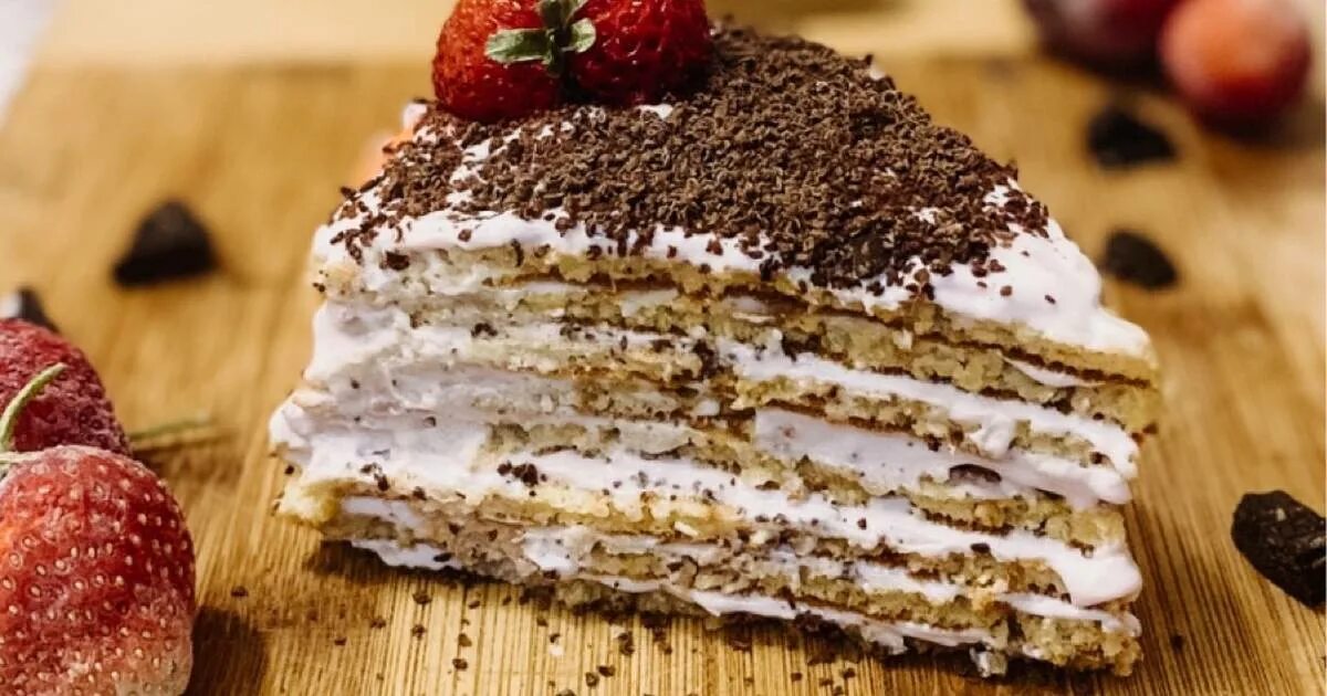 Сверху торт шоколадный а внутри с малиной. Тортик за 5 минут. Рецепт торта за 5 минут. Торт за 5 минут. Торт с шоколадом.