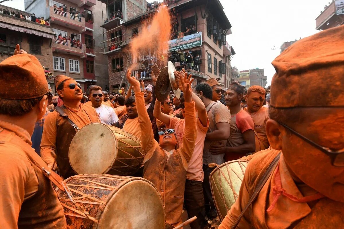 Бискет джатра. Bisket jatra nepal. bisket jatra festival. непал индра джатра.