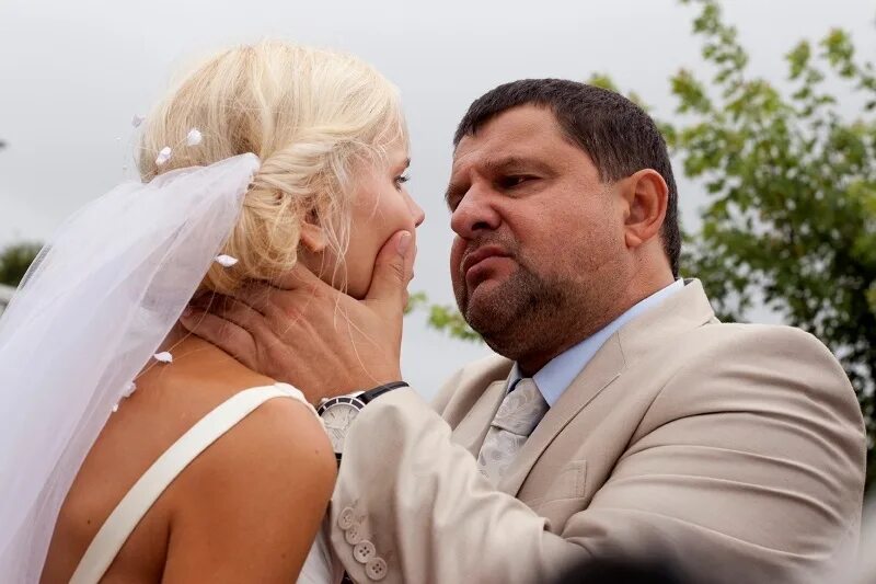 Сериал королева бандитов 1 серия. Александр самойленко королева бандитов. Королева бандитов сериал актёры. Королева бандитов полина. Екатерина кузнецова королева бандитов.