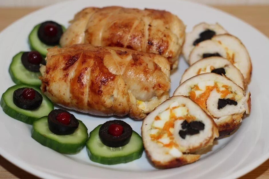 Рецепт куриных рулетиков с начинкой. Куриные рулетики. куриные рулетики с начинкой. крине рлетики с наинкой. куриные рулетики в духовке.