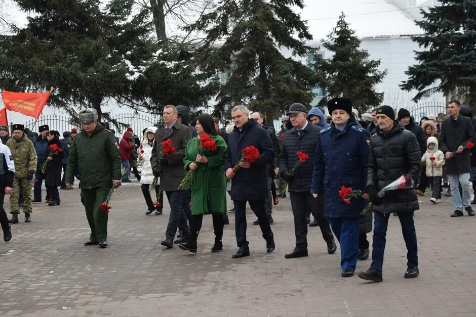 Годовщина освобождения. День освобождения города шахты от немецко. Город шахты памятник солдату. День освобождения города шахты. Освобождение города шахты дата.