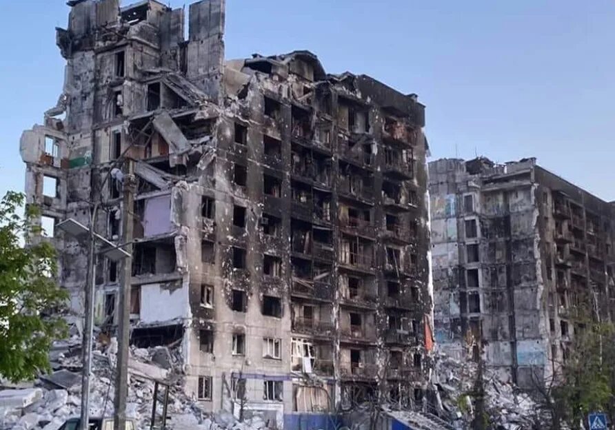 Город распада. Разрушенный город. Разрушенный дом. Разрушенные города Украины. Разрушенные здания в Украине.