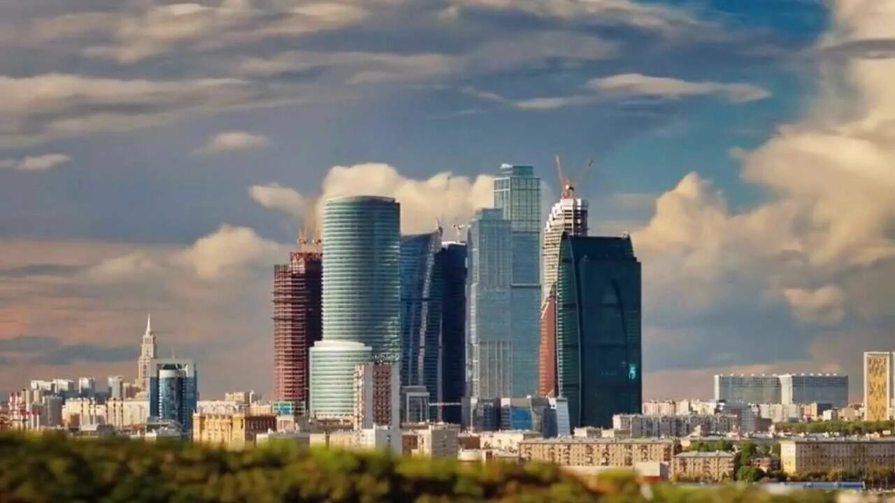 Москва Сити и деревня. Деревня в Москве около Москва Сити. Москва Сити видео. Москва Сити в Печатниках.