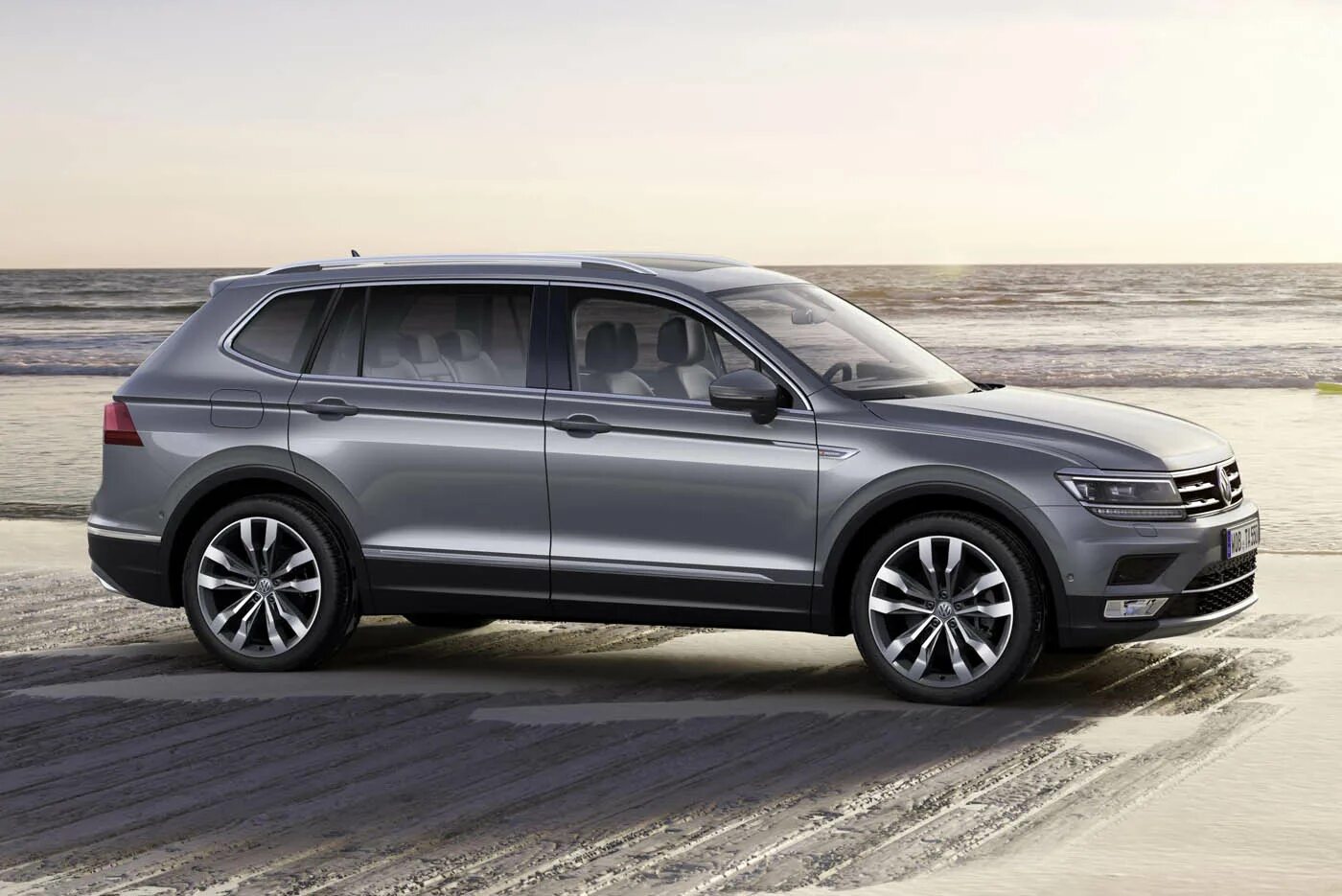 Тигуан 7 местный. Удлиненный Volkswagen Tiguan Allspace. Фольксваген Тигуан 7. Фольксваген Тигуан 7 местный. Фольксваген Тигуан 2017 Allspace.