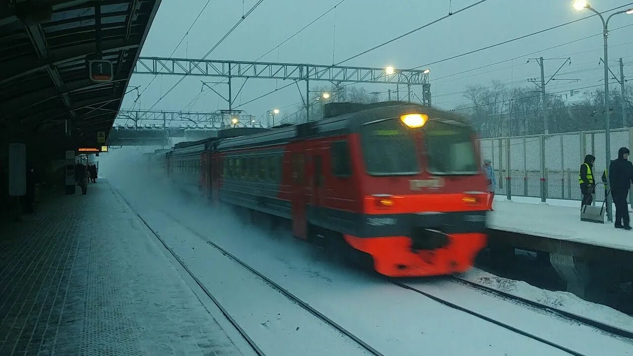 Электричка лось александров. Электропоезд эд4м. Эд4м 0302. Эд4м 0381. Платформа электрички.