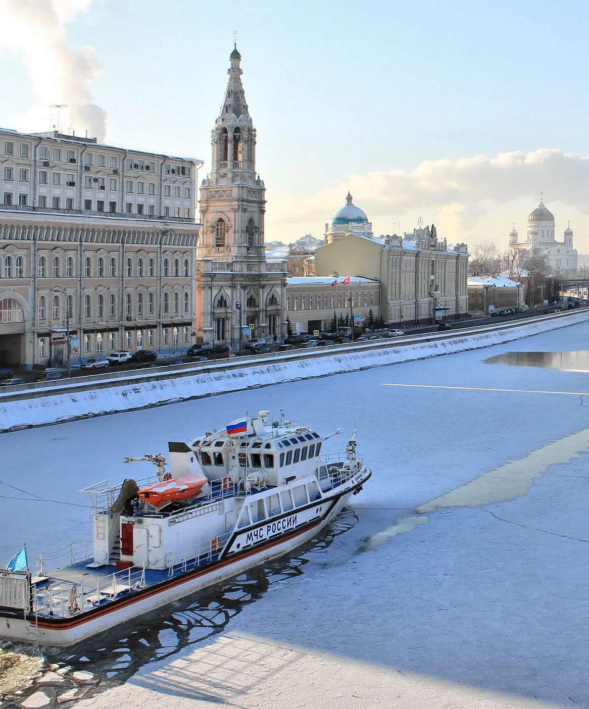 Рэдиссон зимой. Москва река зимой. реки москвы. набережная москвы реки зимой. набережные москвы зимой.