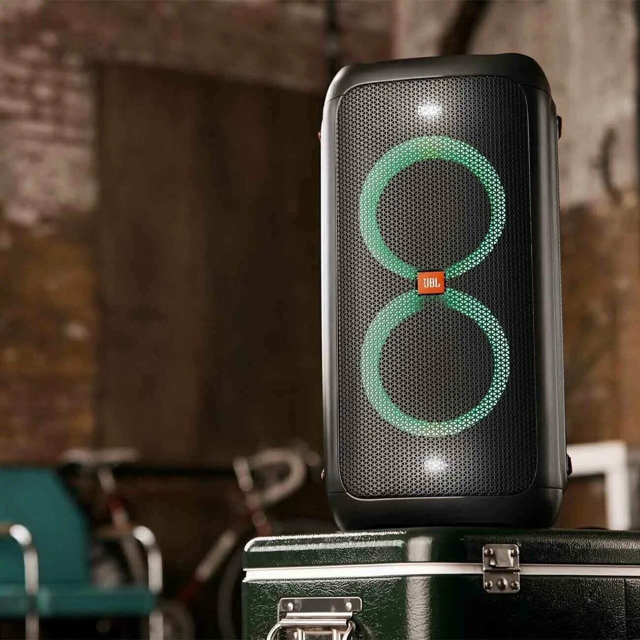 Jbl partybox 100 rutube. Jbl partybox 100. акустика jbl partybox 100. колонки jbl пати бокс 100. портативная колонка jbl partybox 100.