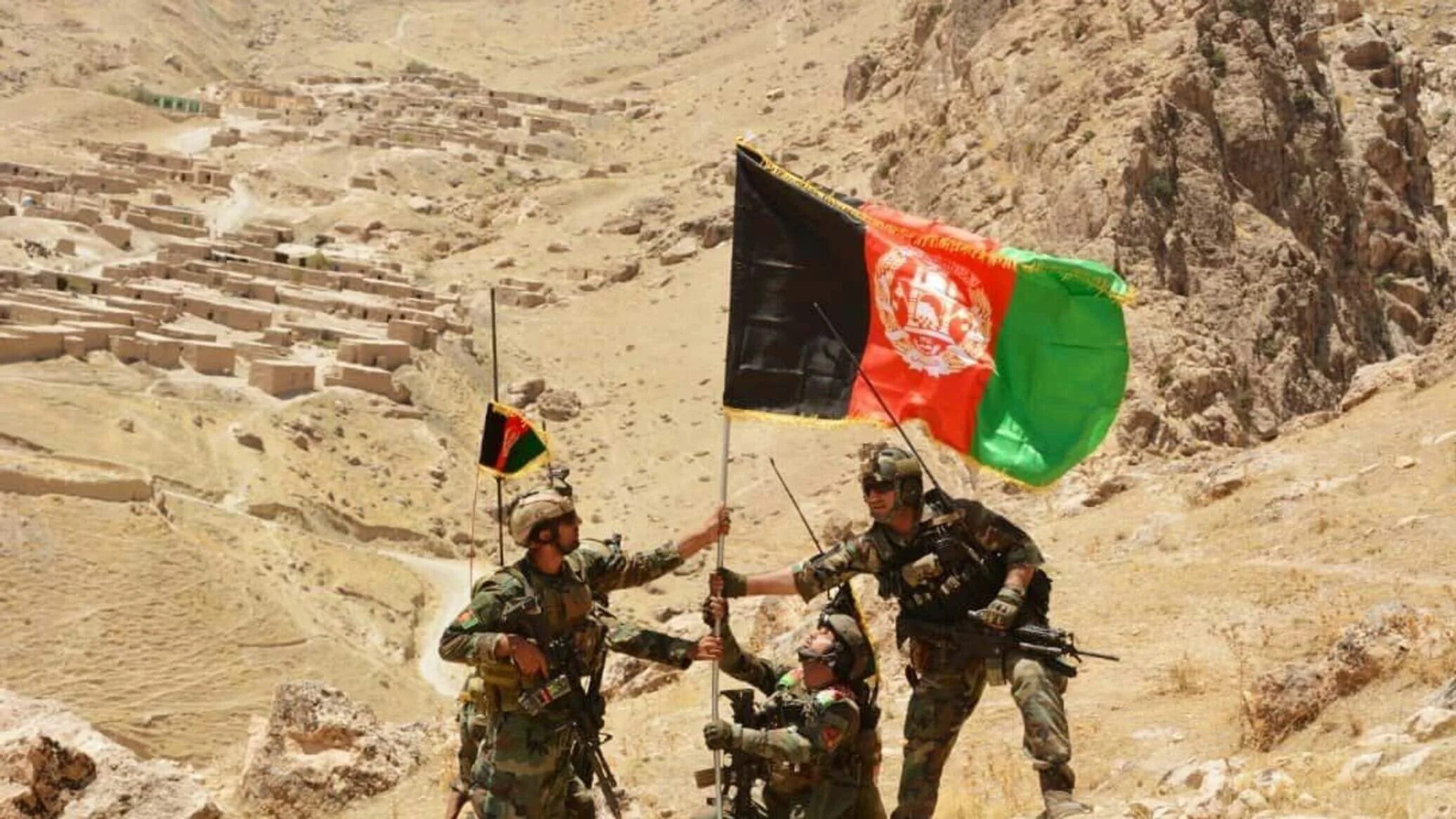 Нападение на границу. Афганистан армия талибов. Флаг талибы Афганистан талибы. Граница Таджикистана и Афганистана. Флаг Панджшер Афганистан.