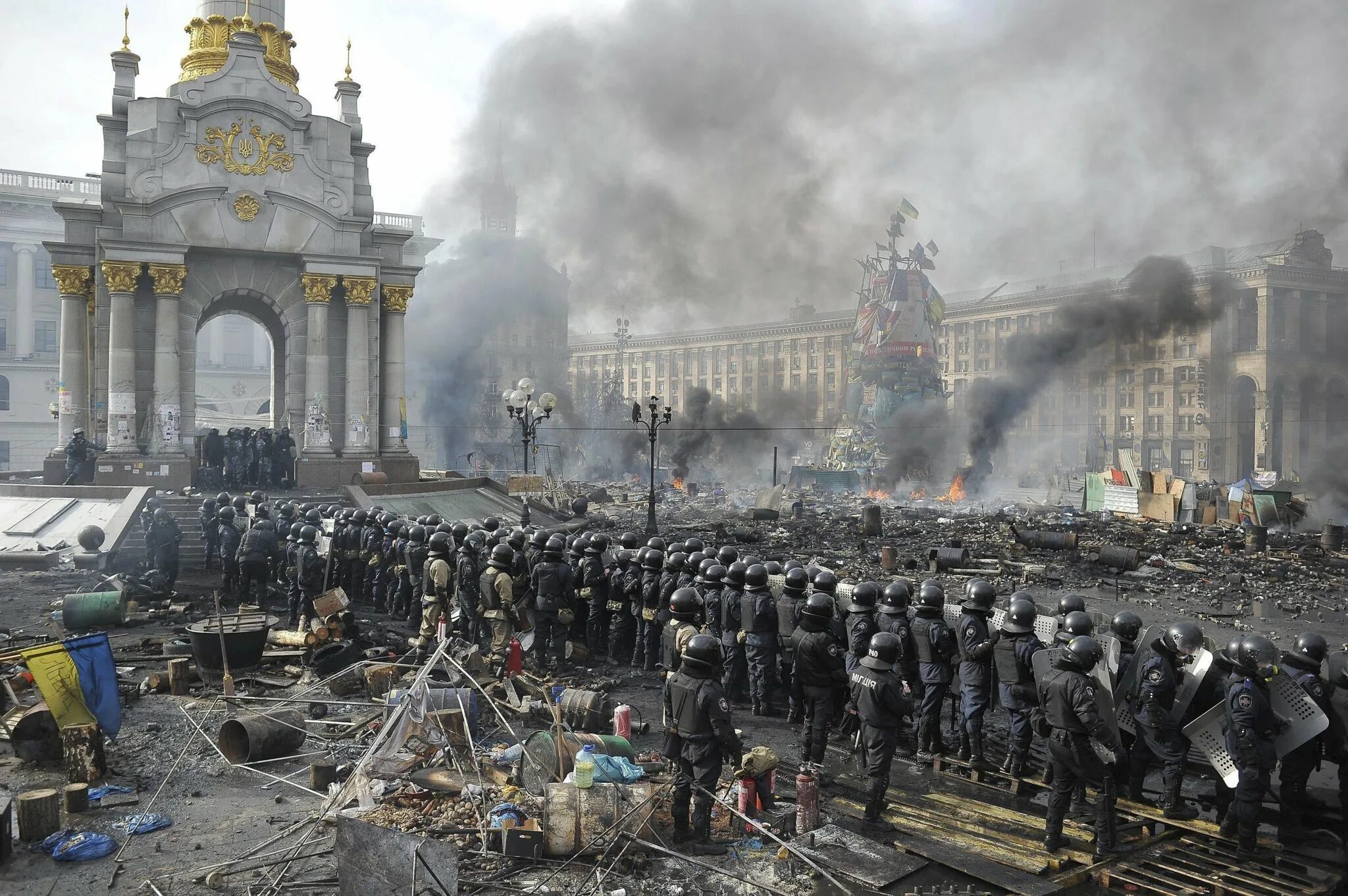 Киев площадь независимости Евромайдан. Майдан 2014 площадь независимости. Майдан Незалежности Киев 2014. Майдан кто был президентом