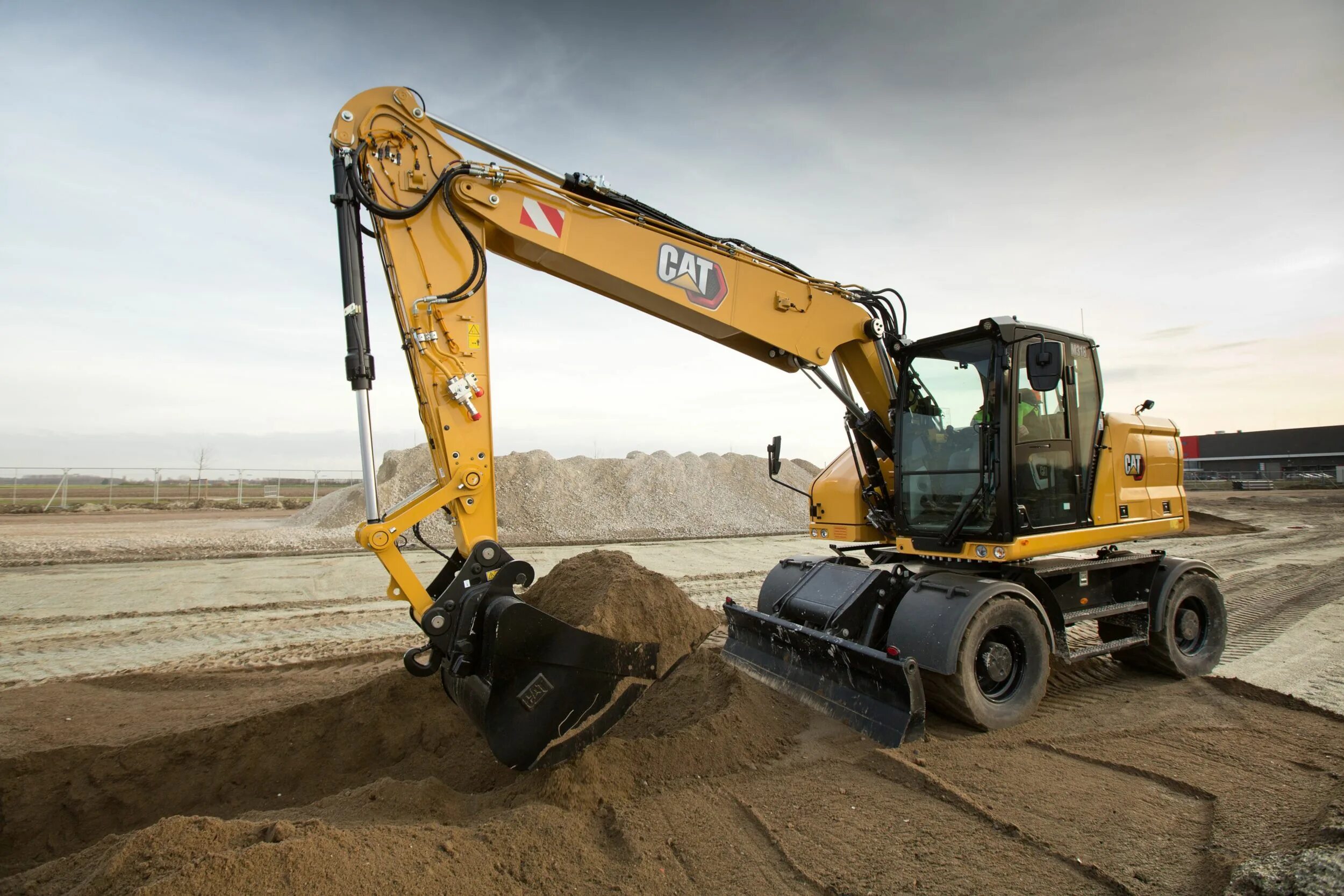 Wheel excavator. Экскаватор обратная лопата фото. Экскаватор джон дир 190. John deere 345g lc excavator. Экскаватор на колесах с ковшом.