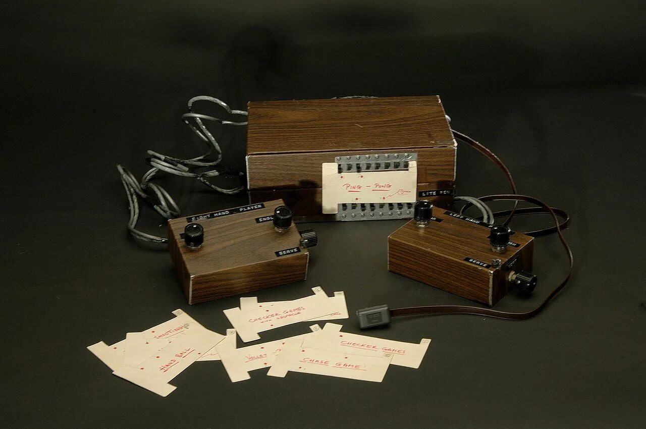 Первая игровая консоль Brown Box. Brown Box 1967. Brown Box (1967) консоль. Консоль Magnavox Odyssey 1972.