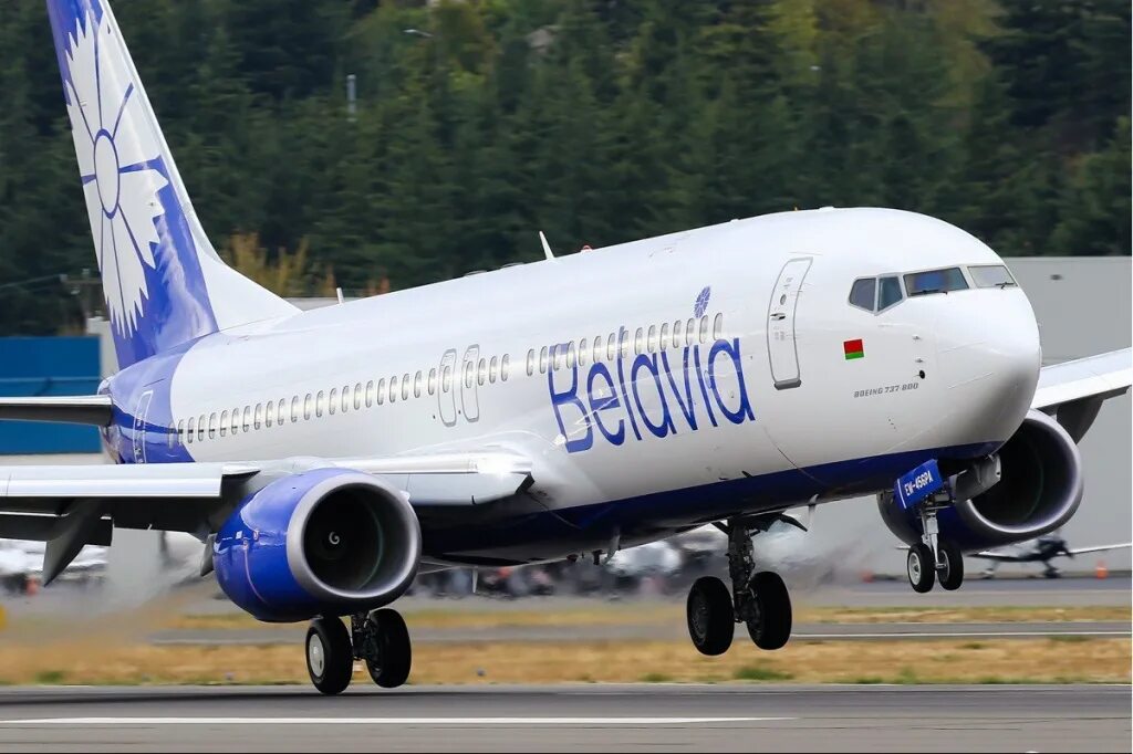 Belavia airlines. Боинг 737 Белавиа. 737-800 Belavia. Авиакомпания Белавиа Boeing 737-800. Белавиа самолет Боинг 737.