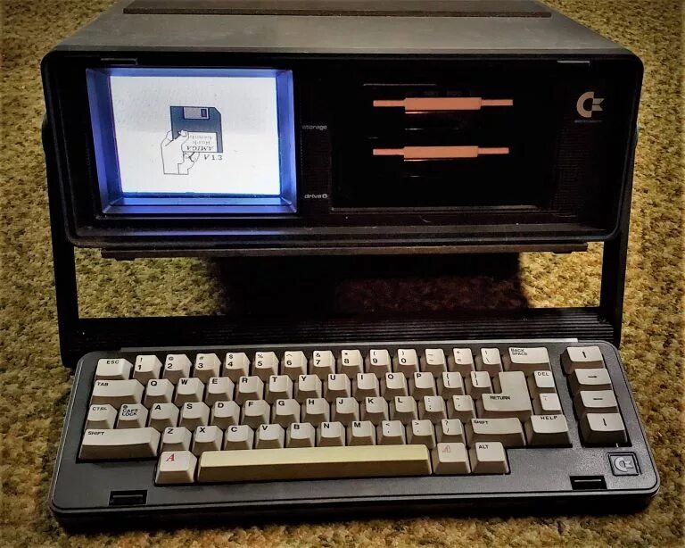 Компьютерный прототип. Commodore SX-64. Амига 500. Компьютер амига 1985. Коммодор амига.