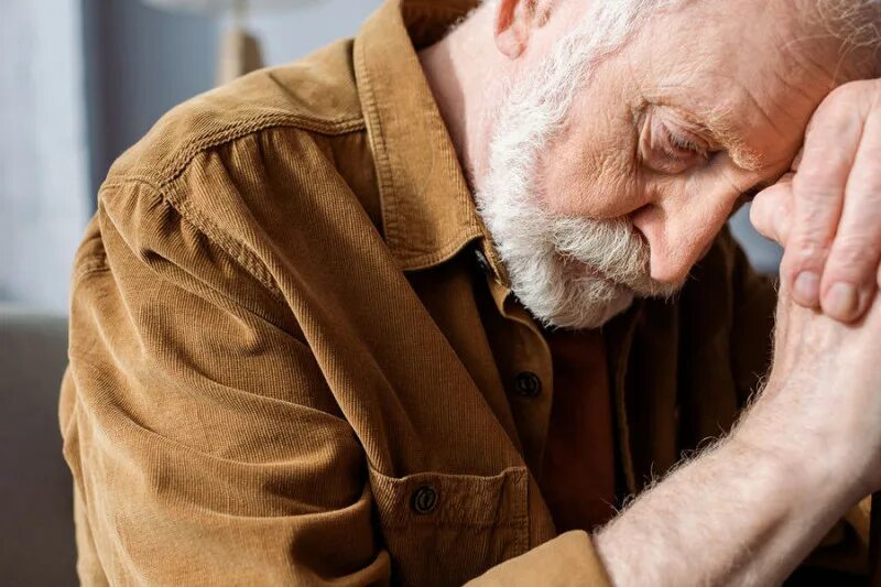 Уйқу. Фото разработки медиков против старения. Взгляд в пустоту у Стариков болеющих Альцгеймером. Уйқу дориси. Болезни мужчин после 40