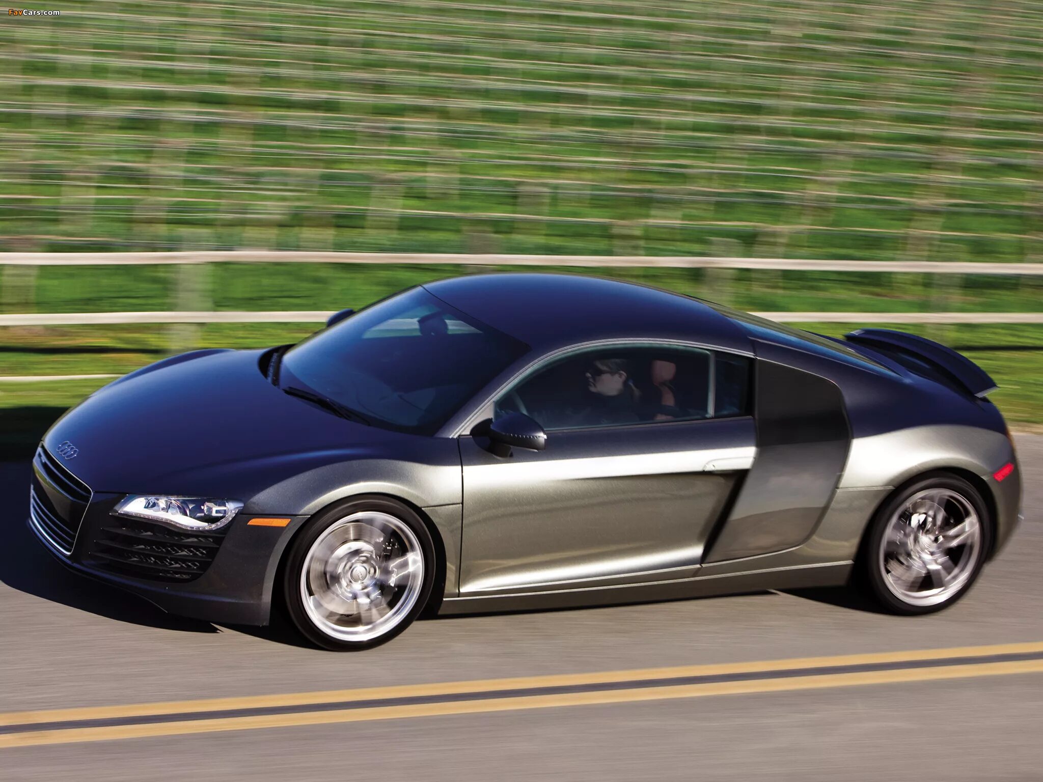 Фото машины 8. Audi r8 2011. Audi r8 USA. Audi r8 обои. E-tron Audi 2007.