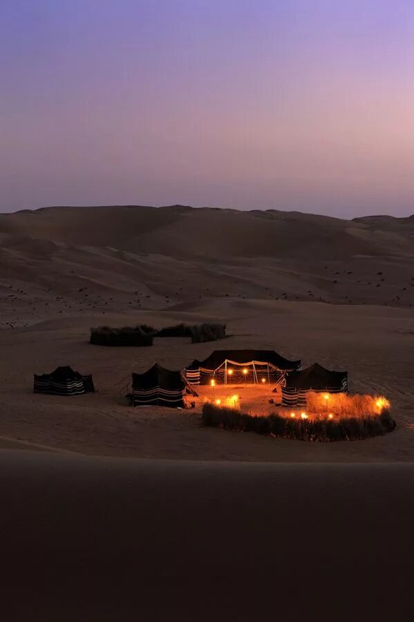 Qasr al Sarab Desert Resort by Anantara. Qasr al Sarab Desert Resort by Anantara ОАЭ. Qasr al Sarab Desert Resort Anantara, Абу-Даби, ОАЭ. Пустыня ночью. Арабский оазис