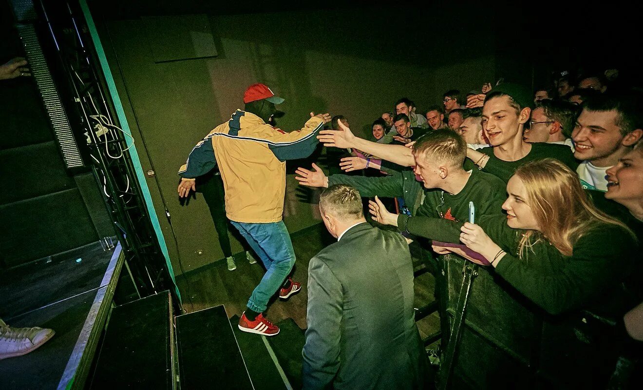 особенный местный. серега местный сережа гамора. местный рэпер. гамора сережа местный. особенный местный.