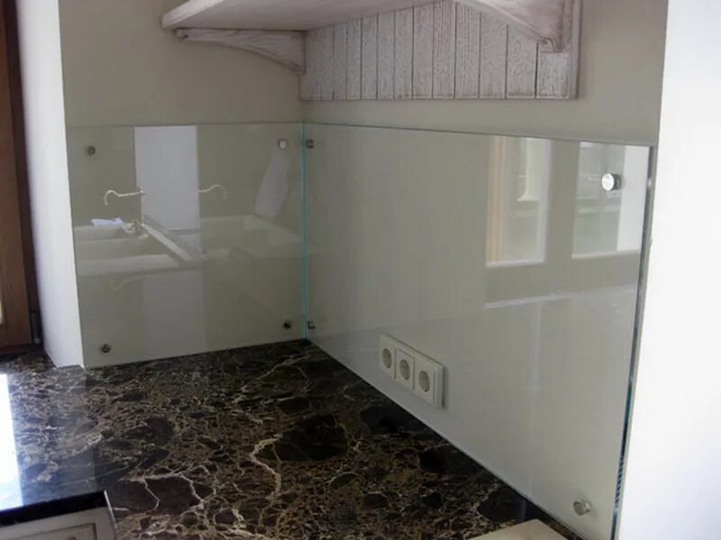 защитная стена на кухне. защитная стена на кухне. защитный экран для варочной панели. защитная пленка для плиты. защитная стена на кухне.