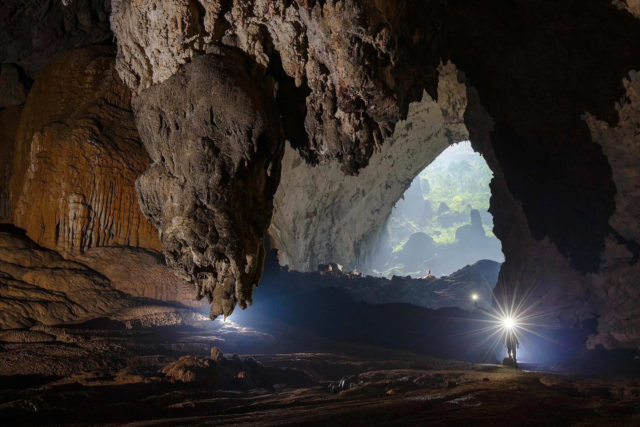 Пещера Шондонг Вьетнам. Лес пещеры Шондонг, Вьетнам. Шондонг (hang son Doong) - самая большая пещера в мире, Вьетнам. Пещера Шон Донг Вьетнам. Caves adventures