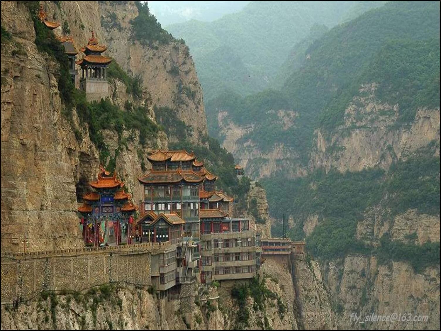 Шаньси китай. Провинция Шаньси. Провинция Шэньси Китай. Китай деревня провинция Шаньси. Висячий монастырь Сюанькун-сы.