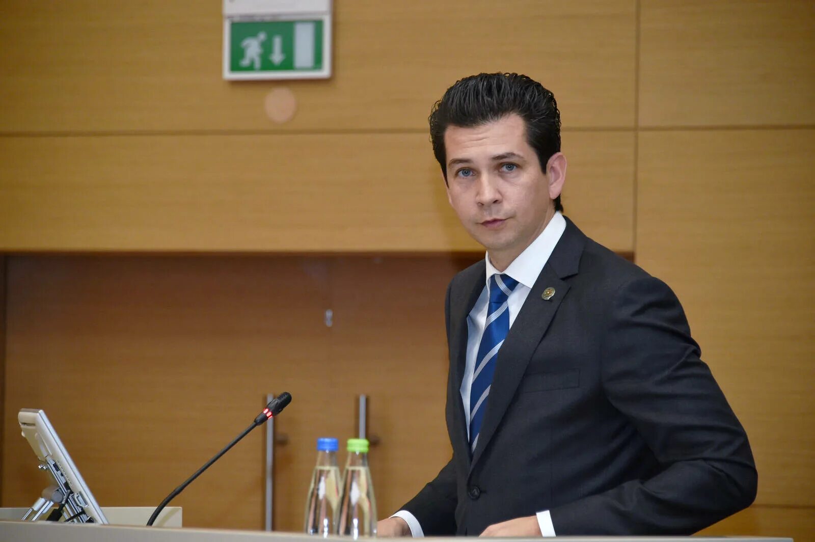 Министерство экономического развития. Министерство экономики рб. Минэкономразвития. Высшая школа управления республики татарстан логотип. Связь цб и правительства.