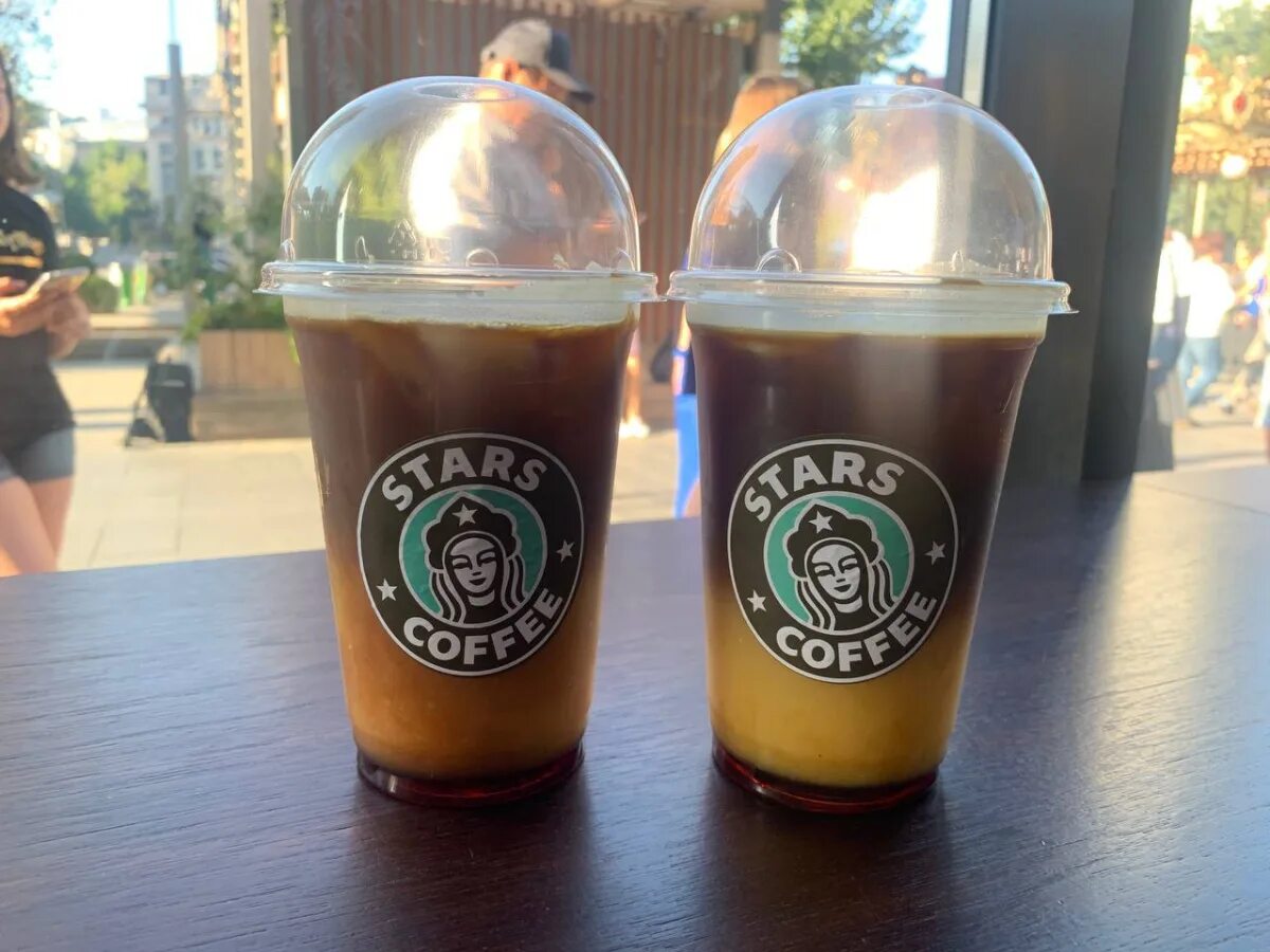Кофейня star coffee. Стар кофе бесплатный кофе. Кофейня star coffee. Старбакс и старкофе. Старбакс кофейня.